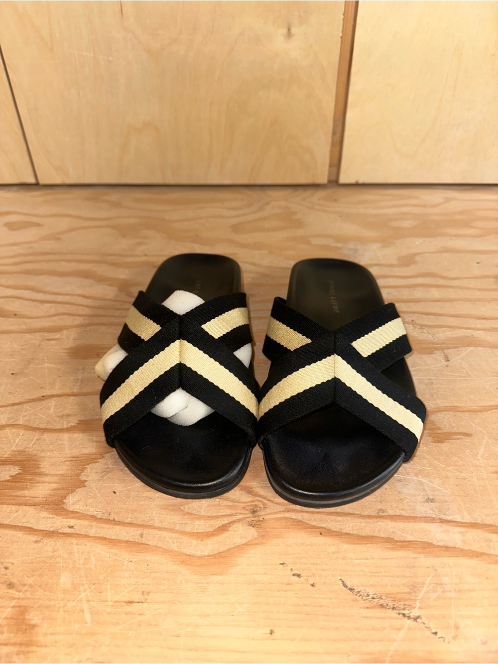 JENNI KAYNE Black & Cream Crisscross Slide Sandals